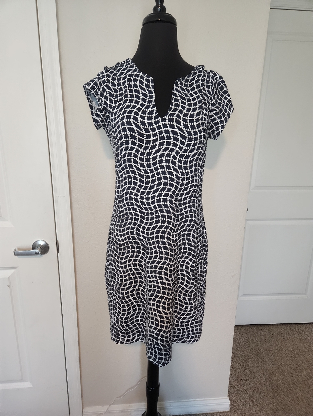 Melly M Black & White Geometric Cap-Sleeve Mini Dress